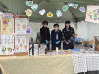 クレープ＆カフェくるくるさんの出店の様子
