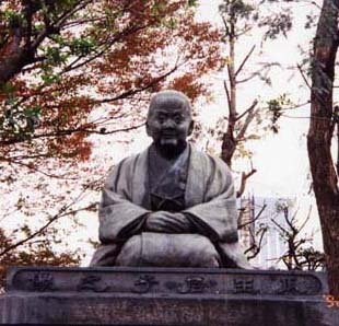 東京浅草　浅草寺にある銅像