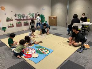 食育おもちゃで遊ぶ様子
