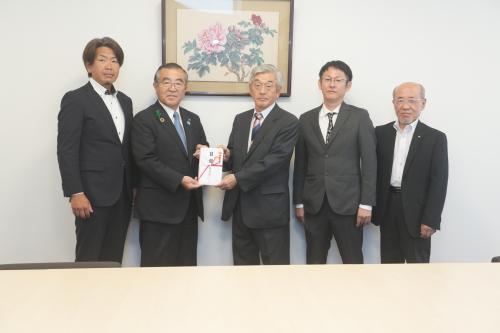 寄附