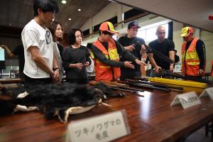 銃をみる